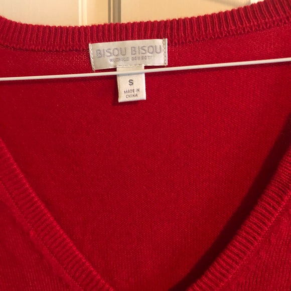 Red sweater - Picture 4 of 4